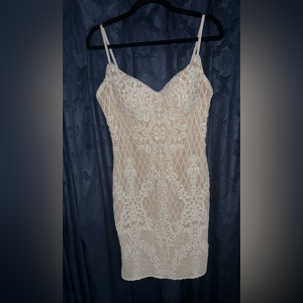 White sequins Lulus mid-length dress